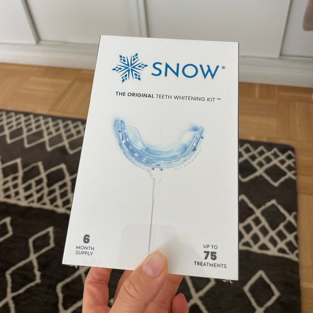NWT - Snow Teeth Whitening Kit (3 serums + 1 extra whitening serum)